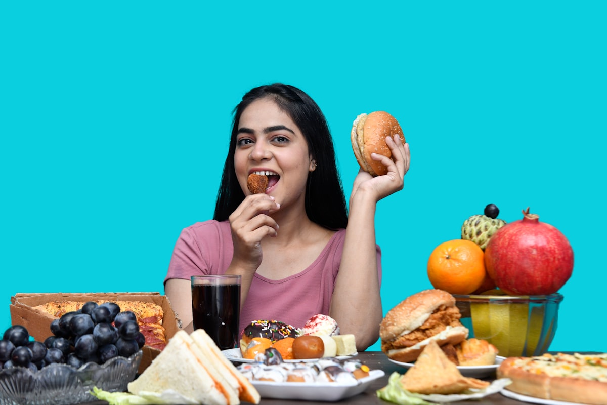 Makanan sehat bergizi dengan sayuran segar dan biji-bijian